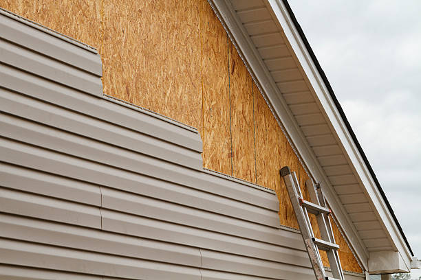 Professional Vinyl Siding technician working in Alum Bank, PA